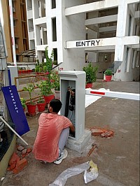 बूम बैरियर स्थापना कार्य